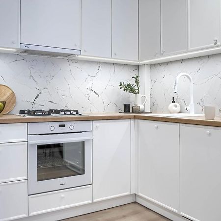 Corolla Apartments Solidarnosci 96 วอร์ซอ ภายนอก รูปภาพ