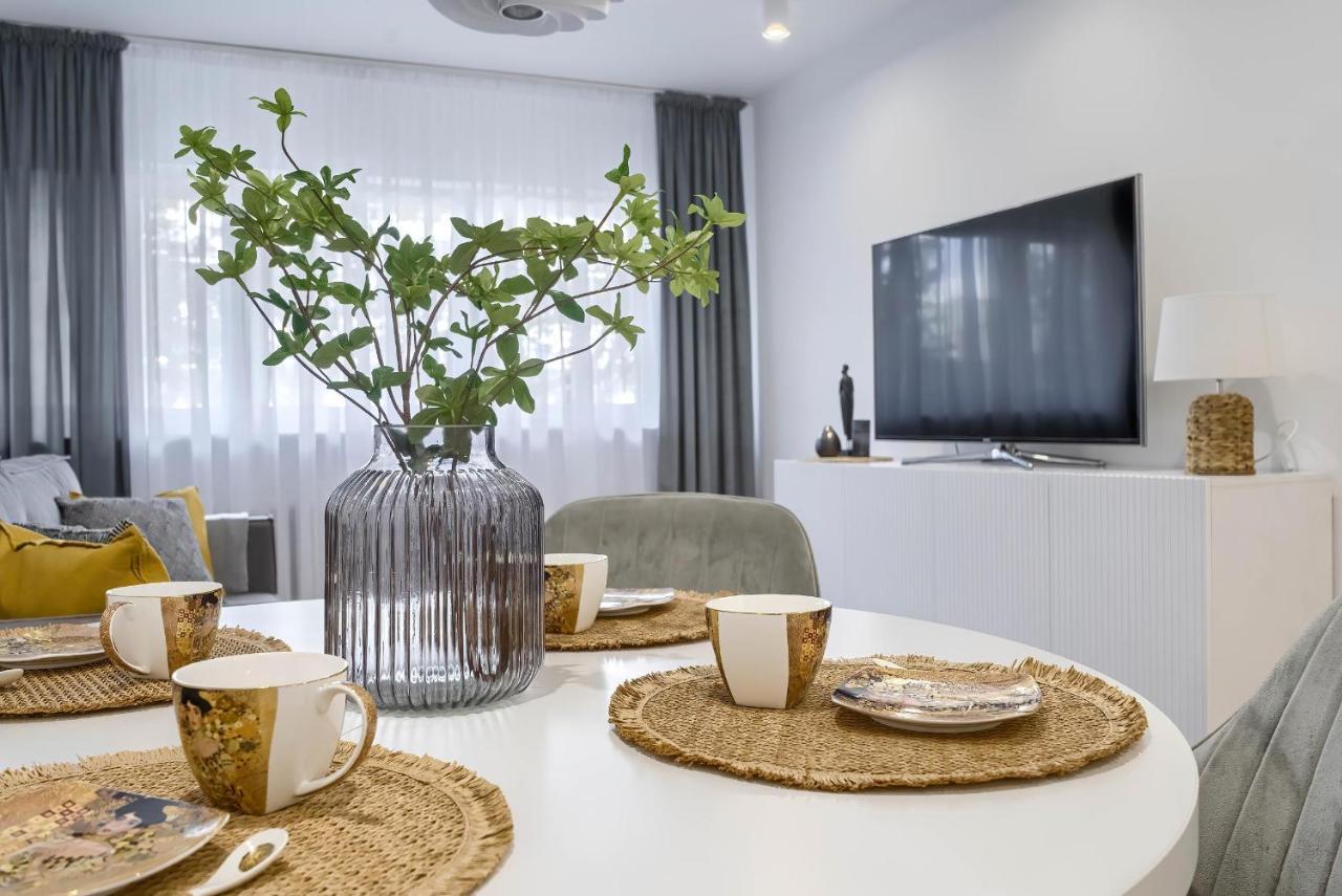 Corolla Apartments Solidarnosci 96 วอร์ซอ ภายนอก รูปภาพ