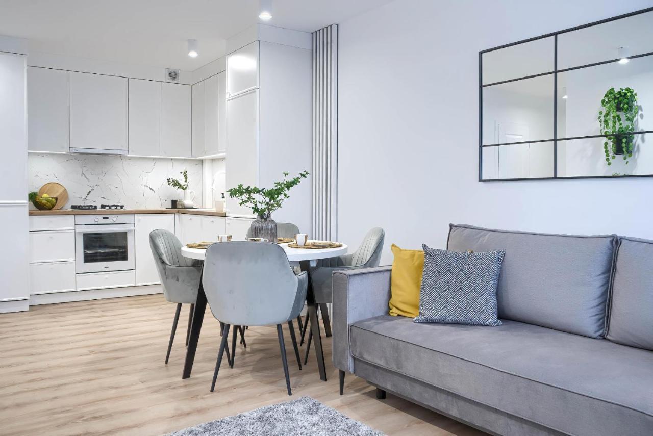 Corolla Apartments Solidarnosci 96 วอร์ซอ ภายนอก รูปภาพ
